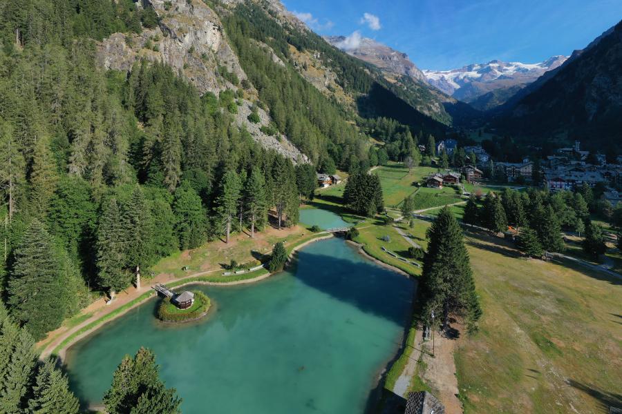 Lago Gover con vista sul Monte Rosa