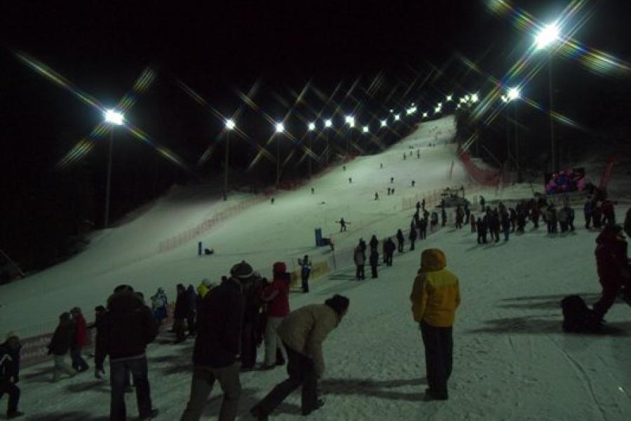 Descente aux flambeaux à l'occasione de l'ouverture nocturne de la piste Leonardo David