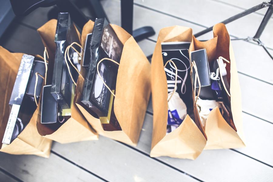 .. Ouverture des magasins pendant la soirée