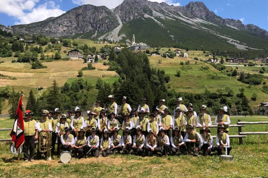 Concert by the "Musikkapelle La Lira" and the "Singen mit Herz" choir