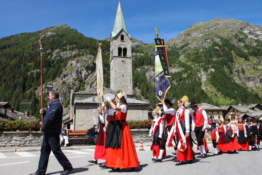 Processione in costume Fête patronale de Saint Jean