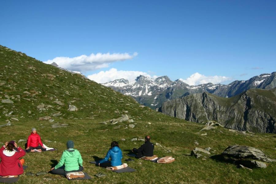 Yoga trekking Yoga trekking