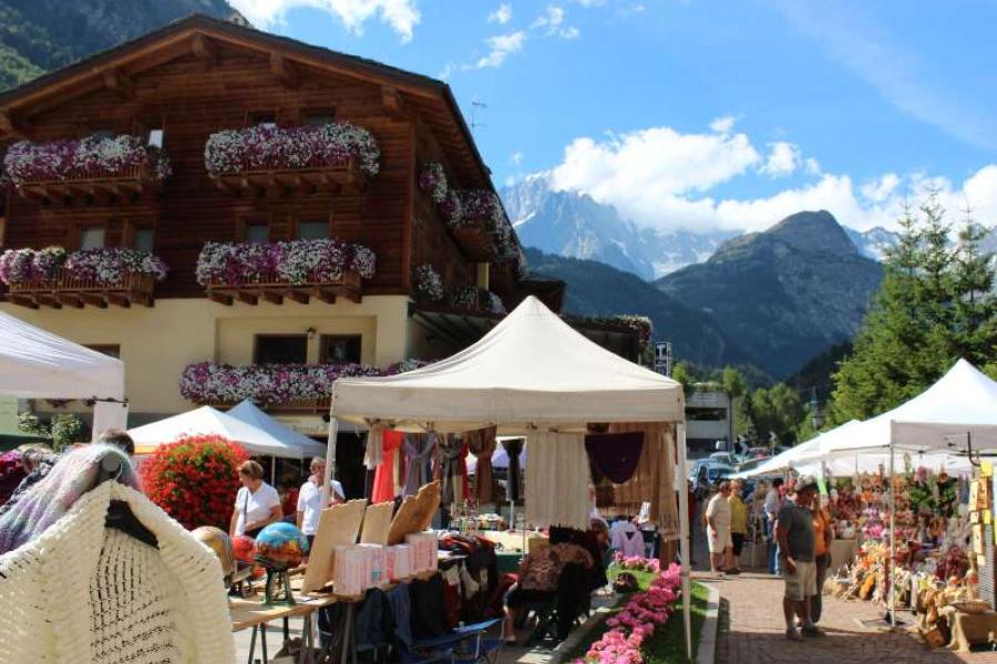 "Creativa": Aosta Valley Women's artisan fair