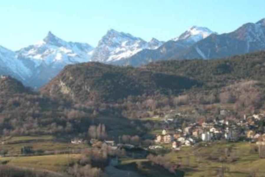 .. Légendes et nouvelles en Val d’Ayas: de la légende traditionnelle au théâtre.