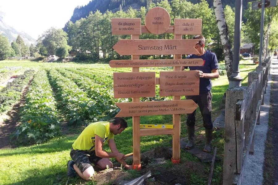 Mercato ortofrutticolo a km 0 presso l'orto di Zer Miele