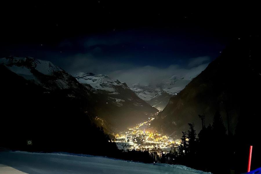 Vista di Gressoney in notturna Fiaccolata con i maestri di sci aperta a tutti