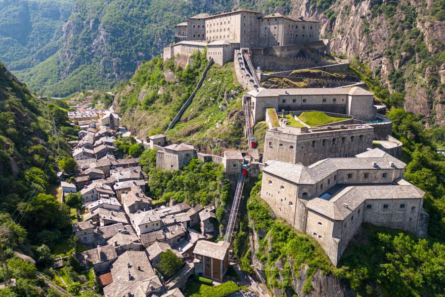 Borgo di Bard e Forte Borgo diVino a Bard