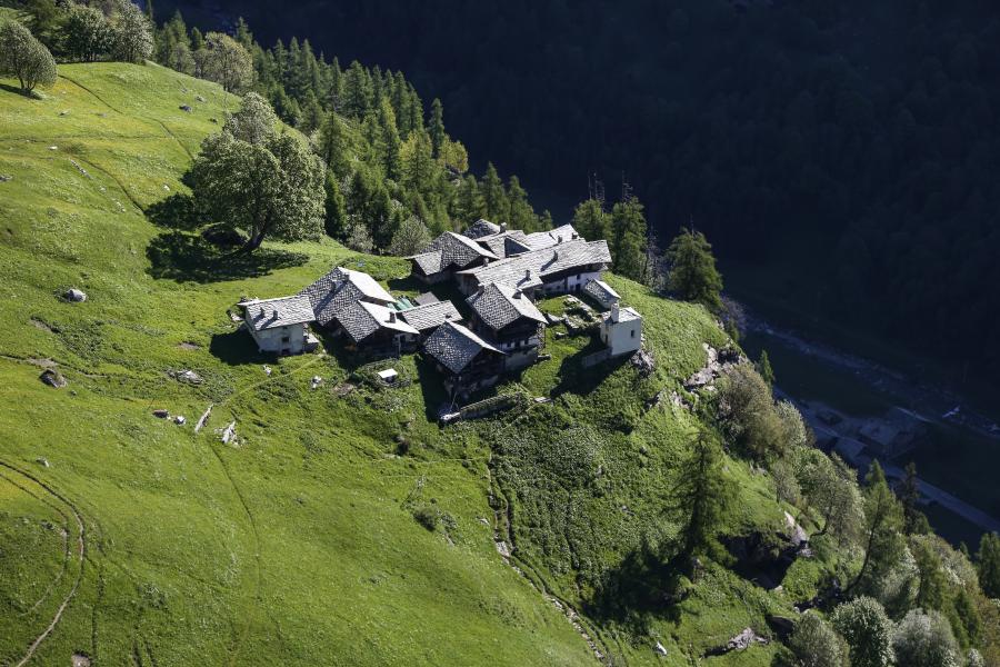 Villaggio di Alpenzu grande Mostra "Uomini, territorio e nomi di luogo nell'Alta Valle del Lys"