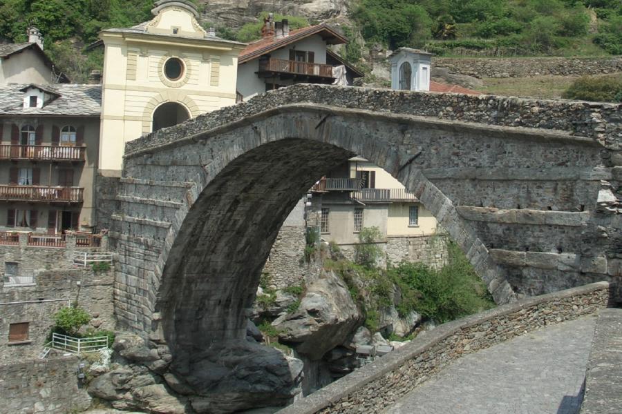 Scoprire Pont-Saint-Martin: Martino e la via smarrita