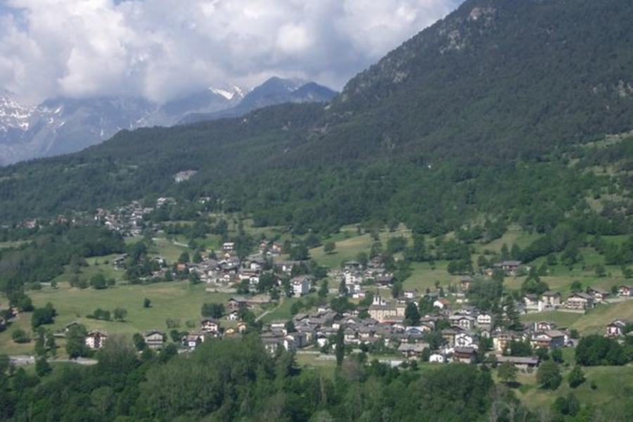 foto panoramica Challand-Saint-Anselme foto panoramica Challand-Saint-Anselme Libro con l'autore: La via delle fiabe