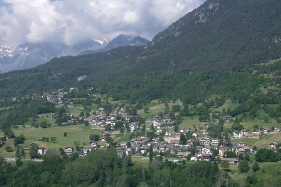 foto panoramica Challand-Saint-Anselme  Libro con l'autore: La via delle fiabe