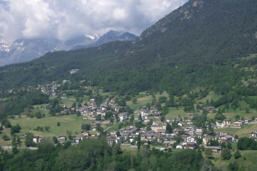 Leggende e novelle in Val d'Ayas: dalla leggenda tradizionale alla pièce teatrale