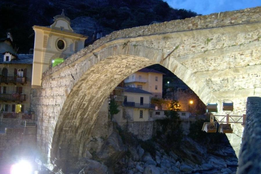Notturna del ponte romano ExtraTor Events - Gran festa organizzata dai rioni