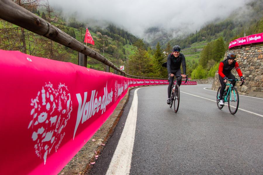 Giro Champoluc 2 Tour en vélo en rose: sur la route du Giro d'Italia