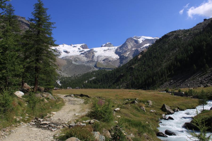Panorama sul Rosa dall’estremità sud del Pian di Verra Inferiore.