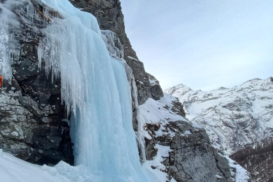 Ice climbing Monterosa Experience